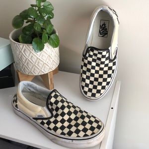 Checkered Vans Black and White